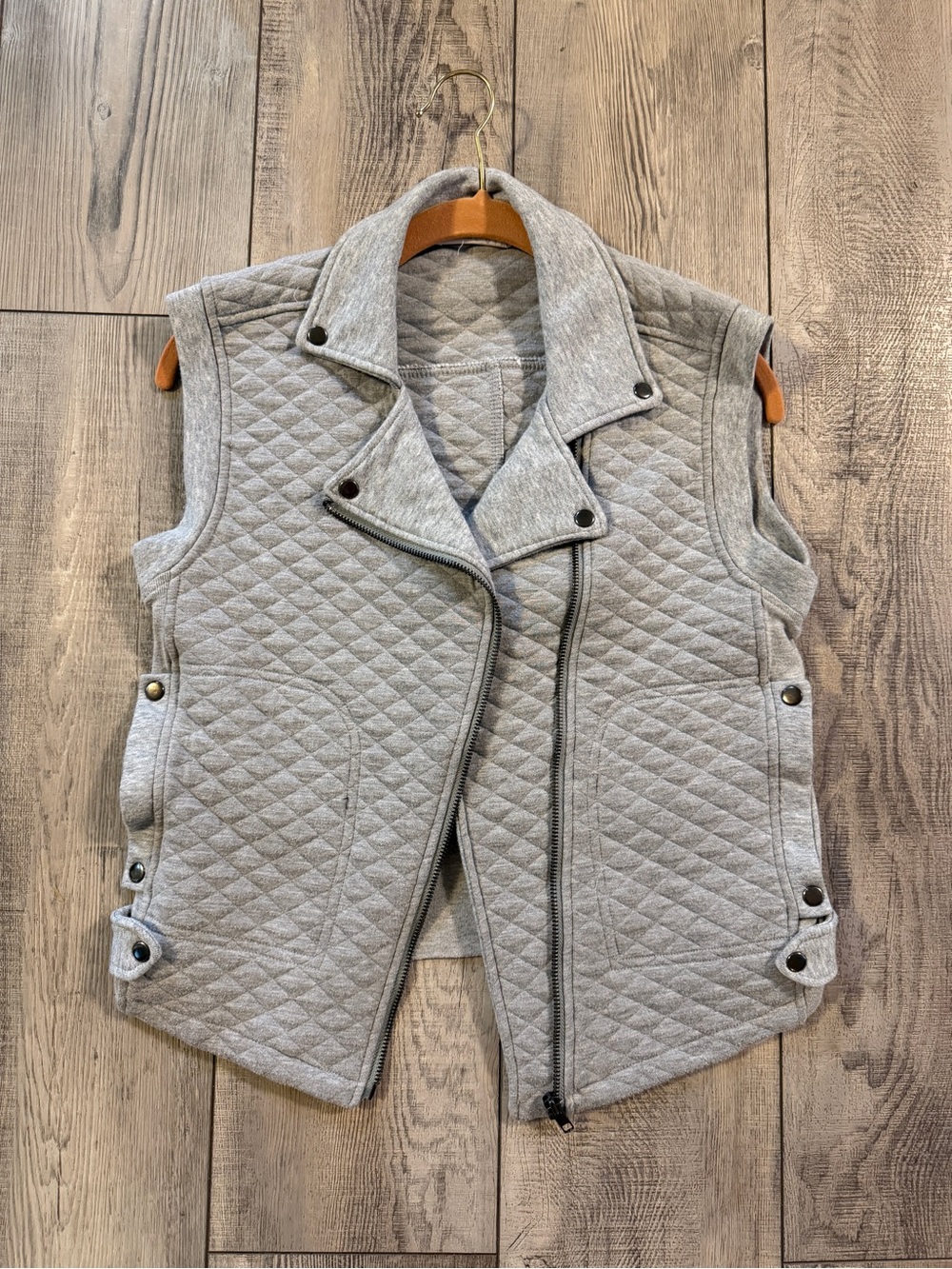 Olive & Oak Quilted Sleeveless Moto Vest - Light Gray